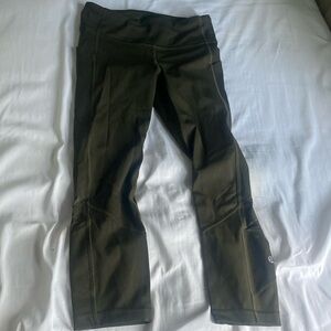 Lululemon green capris with pockets and zipper near butt